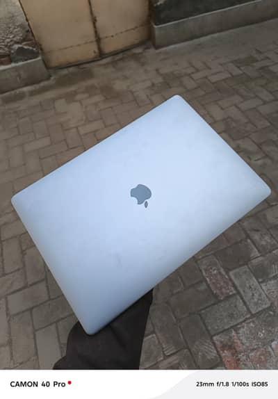macbook pro 2019 15" i9 16 512