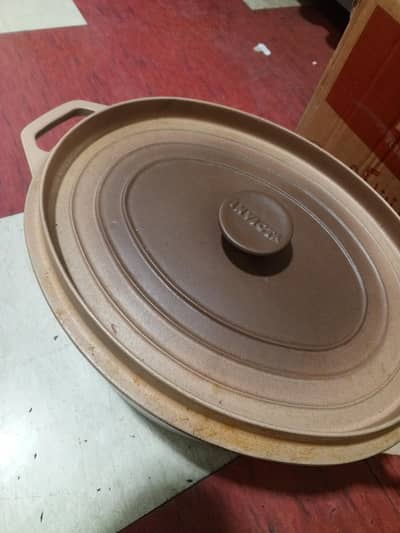 Invicta dish cast iron deep bowl