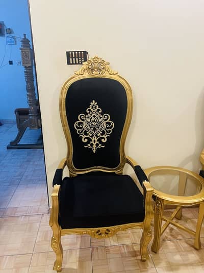 GOLDEN CHAIRS SET WITH TABLE