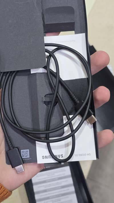 Samsung Galaxy S24 Ultra Box & Charger – Excellent Condition