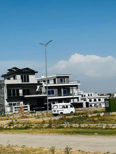 60x100 Street 33 plot for Sale G-14/4