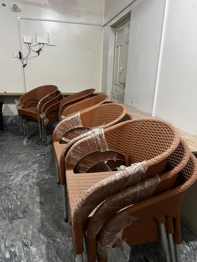 New plastic chairs in best quality in hole sale rate