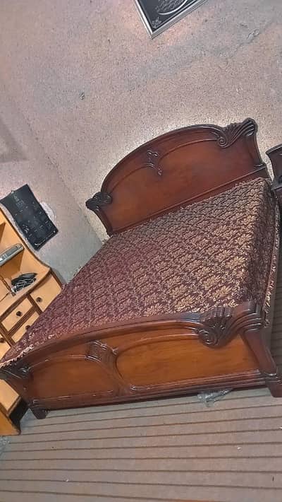 good condition bed for sale