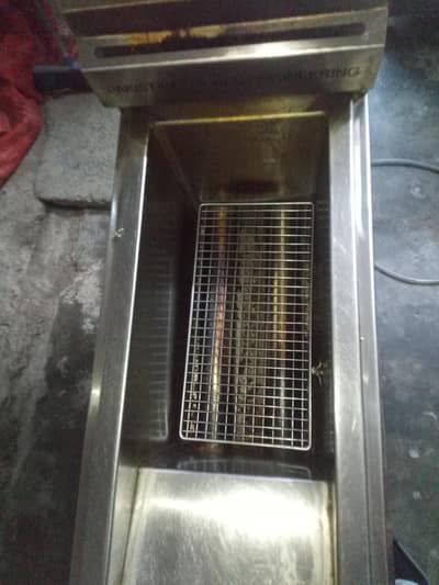 only one month used excellent condition no issue (frayer).