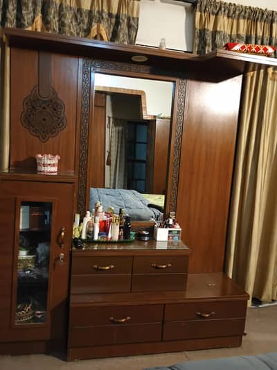 dressing table like new