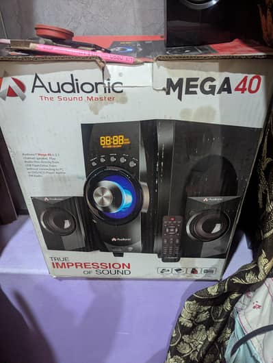 Audionic Mega 40  use like new