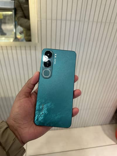 Vivo Y200 Bilkul new phone hai 2 maheeny chala hai bus