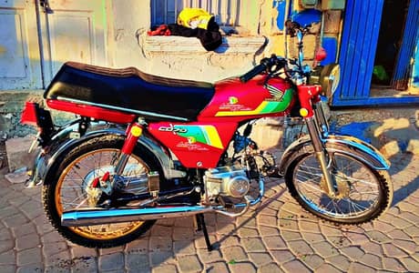 unique 2009 model full altas honda k samn pr bni hui he