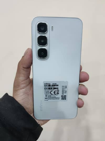 I'm selling my Infinix hot 60i