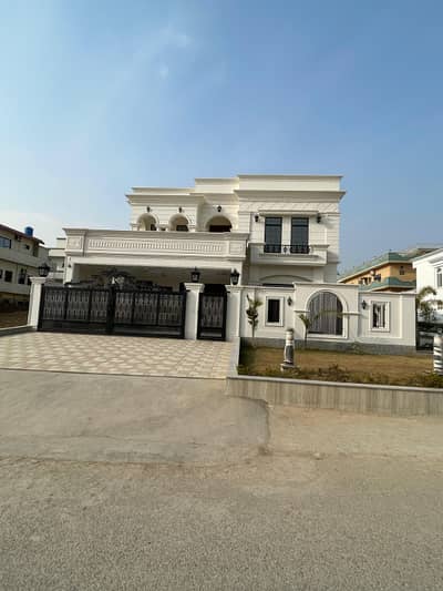50*90 1 kanal corner Brandnew Royal house for sale in G-13/2 Islamabad