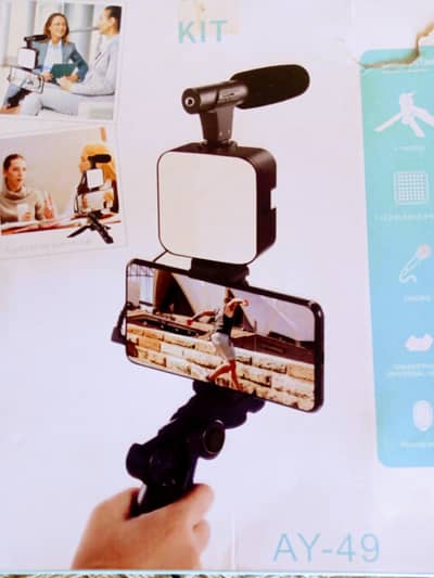 Vlogging Kit with Extra Bright Flashlight