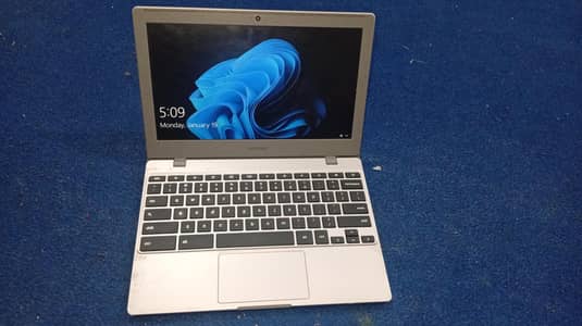 This is Samsung Chromebook. Series 4,4gb ram and 32gb rom with charger.