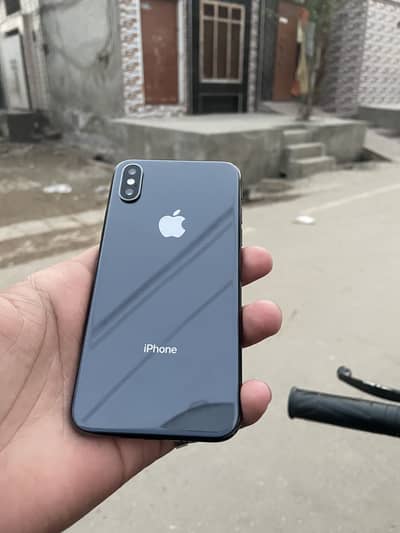 iPhone Xs non pta Wattsapp no: 03297968678