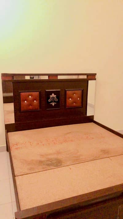WOODEN KING BED BEST CONDITION