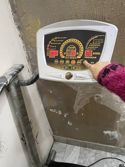 120KG Capacity Treadmill (OVICX) – Excellent Condition