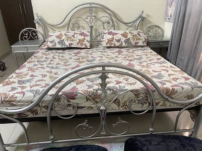 Rod iron bed set king size