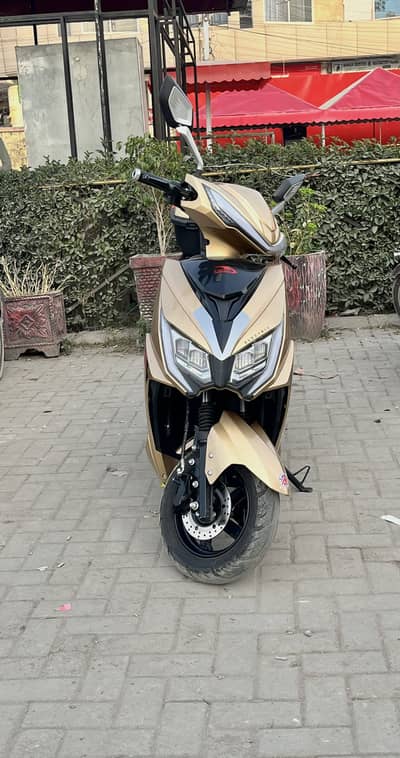 Electric sharp-z Scooty (2026)