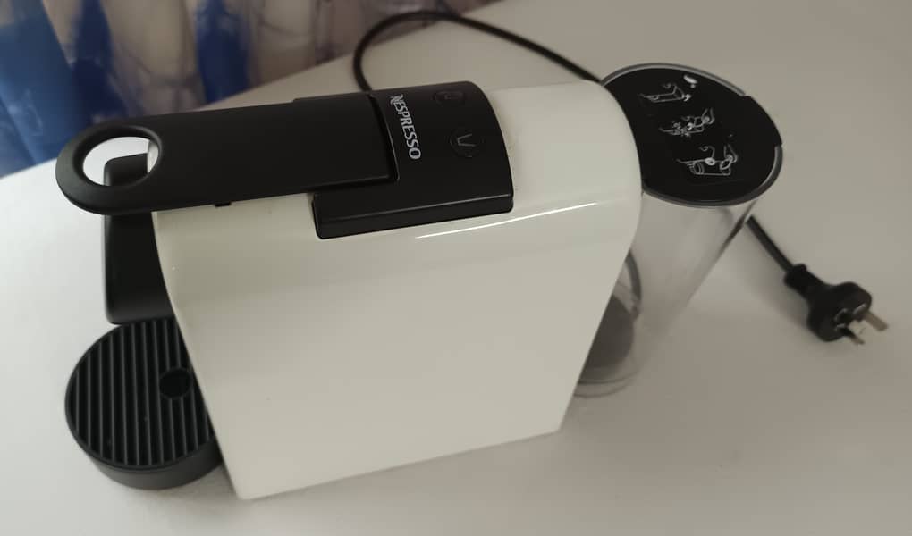 Delonghi Coffee machine 18