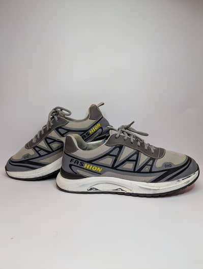 Fashion walking sneaker