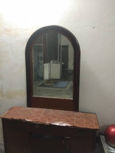 dressin table with mirror