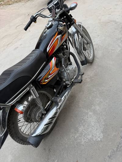 Honda 125  2022 model first owner less mileage total genuine