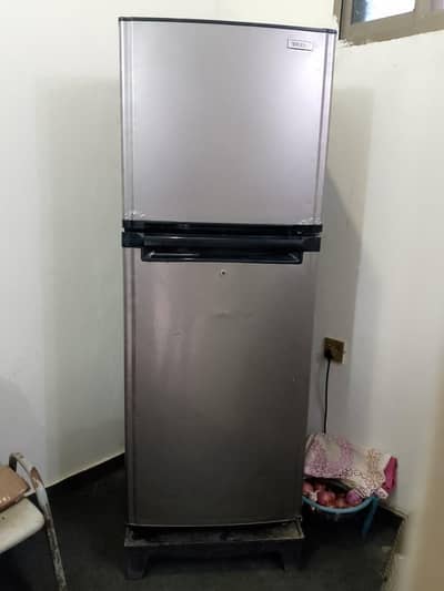 Orient ka fridge hai 10x8 condition