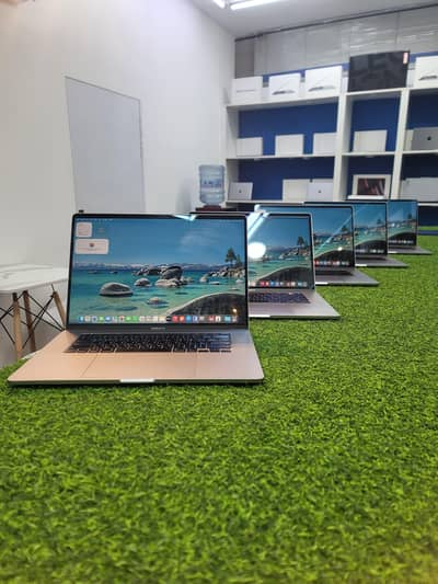 MacBook Pro 2019 16inch i7 16gb 512gb  i7 4gb graphics clean stock