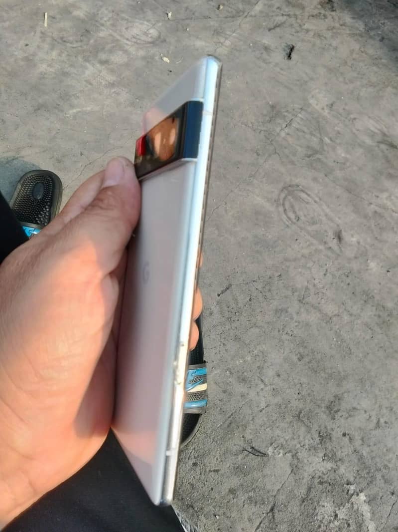 Google pixel 6 pro. . . . 1