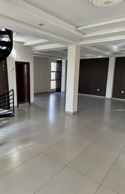 Office Of 3600 Square Feet For rent In I-10