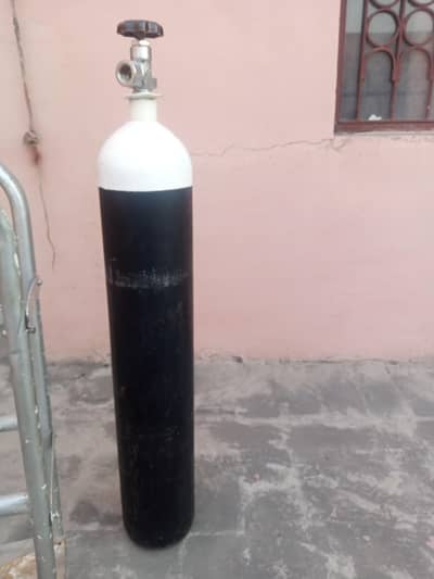 1-Oxygen cylinder with Stand & 2-oxygen Regulator & 2-Bottles