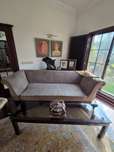 Three seater, two 1 seated.  Coffee table