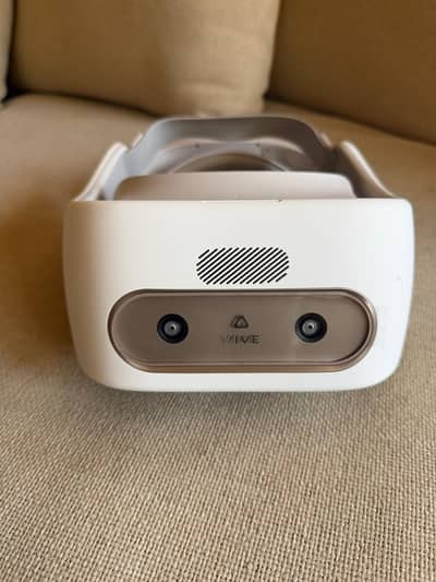 HTC Vive Focus – Wireless & Standalone VR Headset