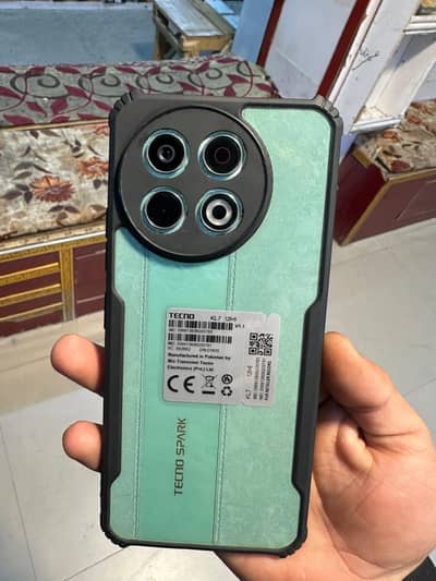 techno 30 pro 8/128 Amoled display