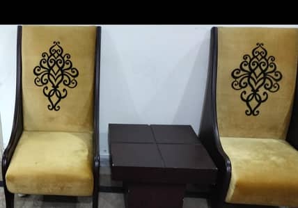 Wooden chairs with Joe table