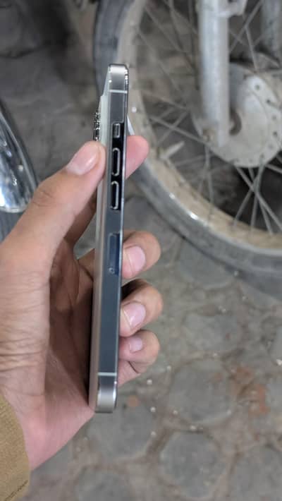 13 pro factory unlocked sim working