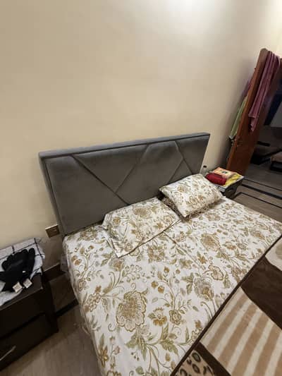 Bed with 2 Bedside Tables & Dressing Table – Good Condition