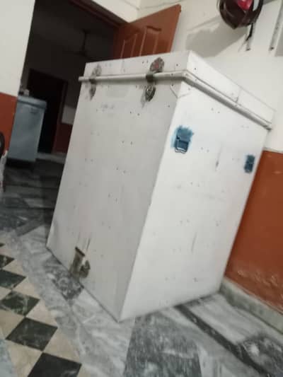 Trunk for storage, (Anaaj)