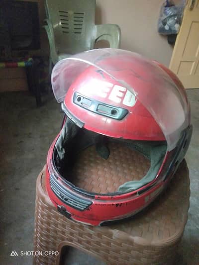 apke samne he campny ka helmet hai