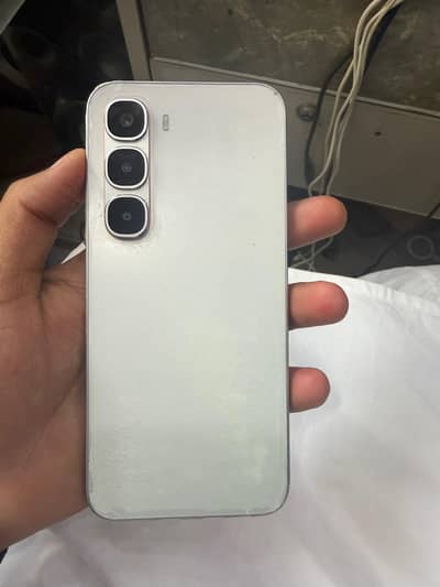 Infinix hot 60 pro 10 by 10 lush condition 2 week used