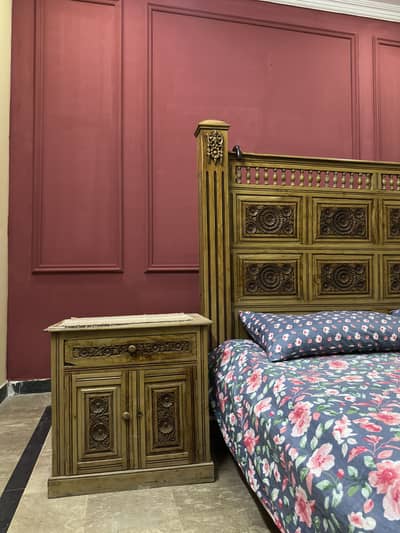 Chinioti Solid Wood Carved Bed Set — Bed + 2 Side Tables