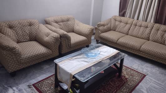 5 Seater Sofa set with Center Table in Mint Condition