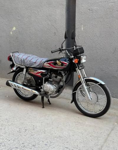 HONDA125. Model 2024 Hyderabad number ha urgent sell vip bike ha