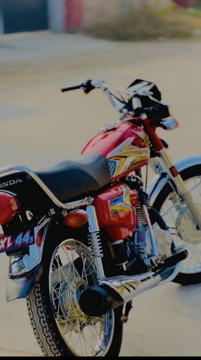 Honda 125 red color 2025