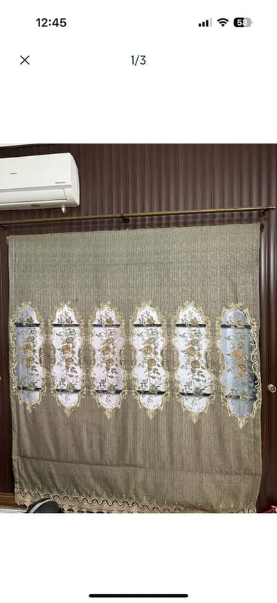 Blinds or velvet curtain