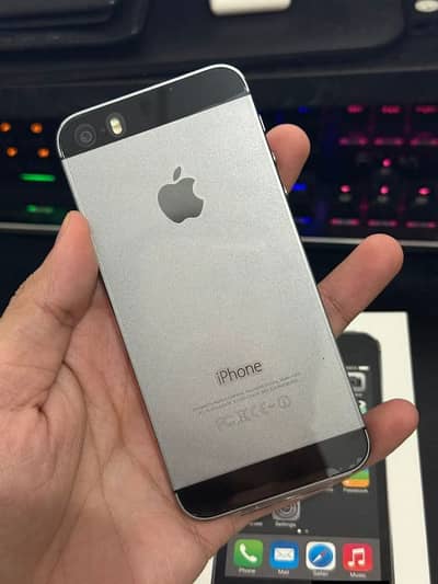 IPhone 5s 64GB PTA Approved My whatshapp number 03013564778 for sale