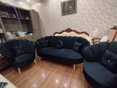 5 seater black brand new