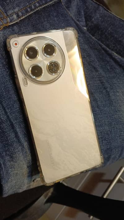 Tecno camon 30 with Box Chargr