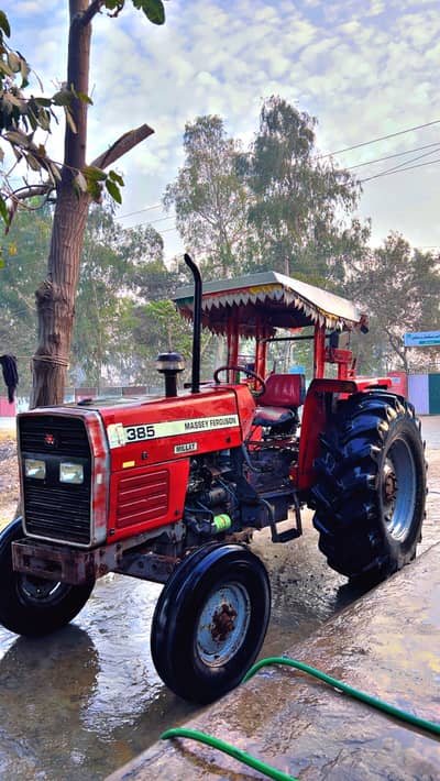 Massey Ferguson 385
