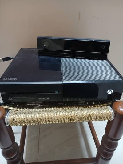 Xbox one 365 GB with kinect