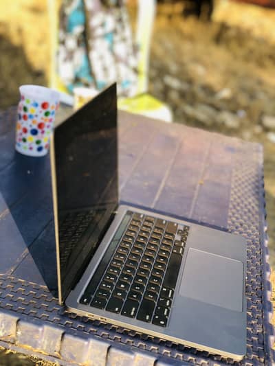 APPLE MACKBOOK M1